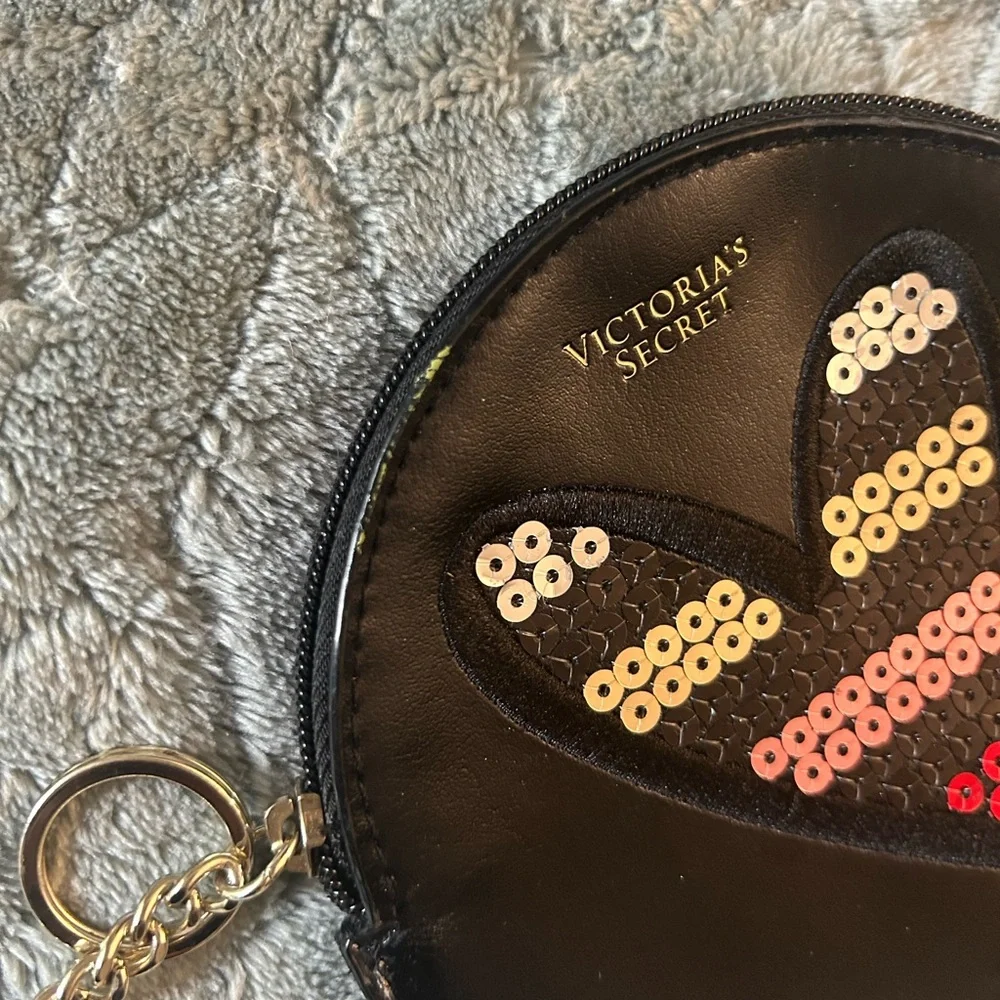 👛👛 Victoria's Secret Black Sequin Heart Pouch - Picture 3 of 5